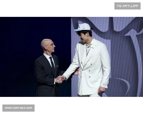 杨瀚森首轮第16顺位被开拓者选中 成中国六年首位NBA新秀 杨瀚森首轮第16顺位被开拓者选中 成中国六年首位NBA新秀